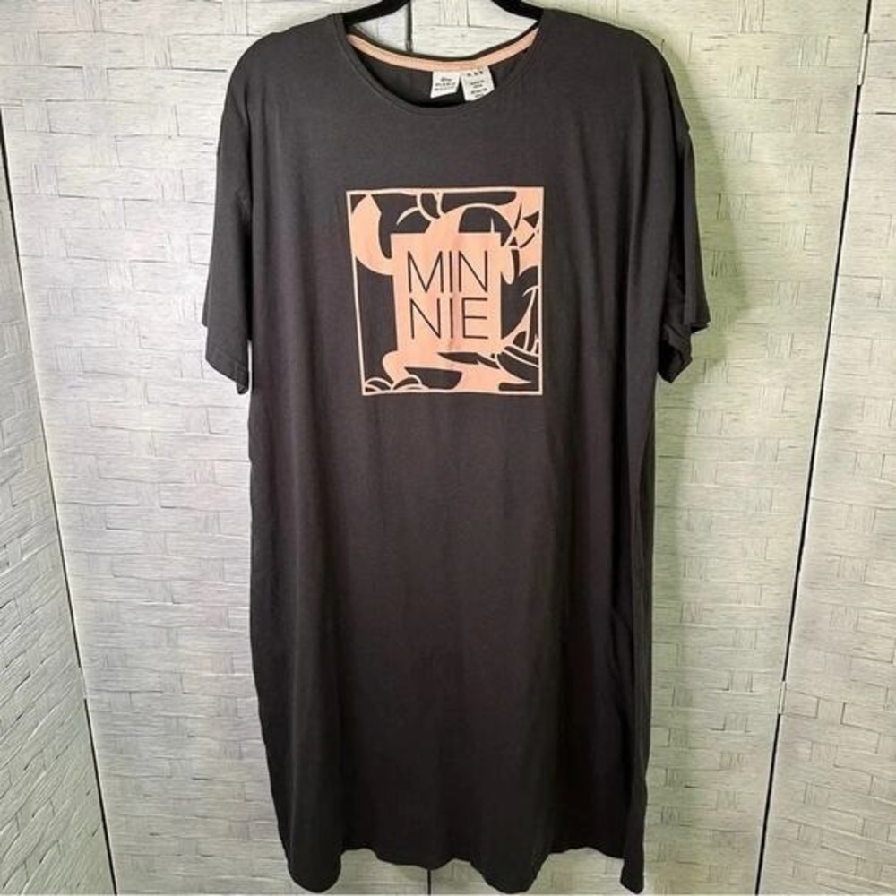 Disney Minnie Mouse long T-shirt,Minnie graphic size XL in excellent condition